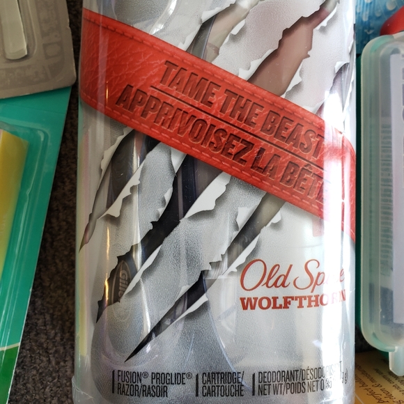 Travel Accessories Beauty Bundle Emergency Kit - Picture 4 of 5